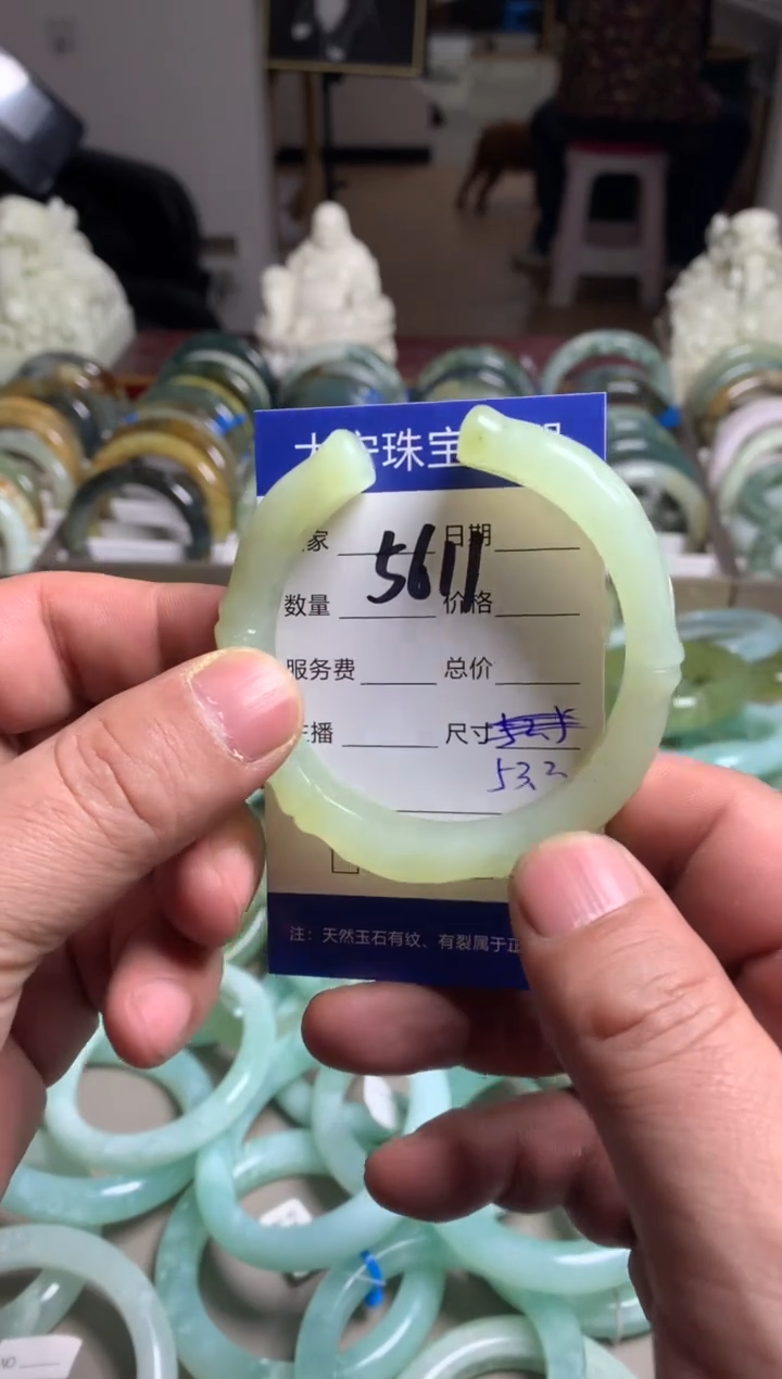 【闪购商品】蛇纹石玉手镯未镶嵌5611