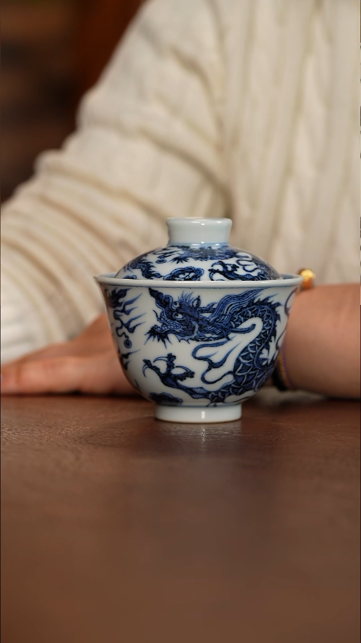 元青花双铠甲龙纹盖碗