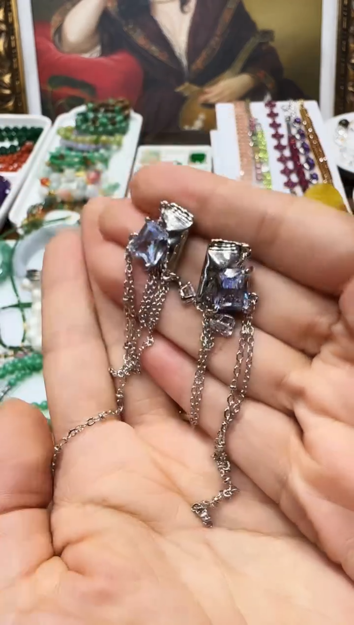 无非金属银色耳钉