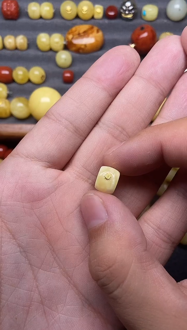 蜜蜡18K金镶嵌珠宝奇石迷*时10mm