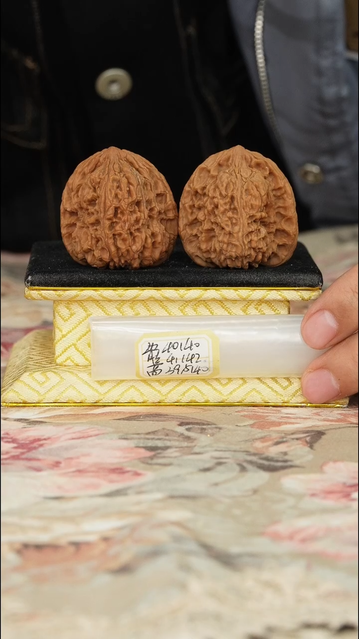 【闪购商品】文玩核桃把件赵喜满南将石