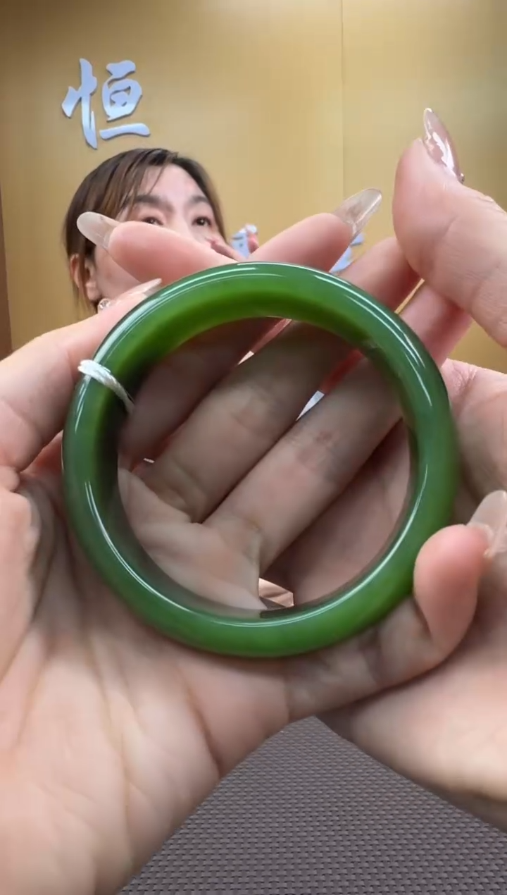 【闪购商品】和田玉手镯未镶嵌57