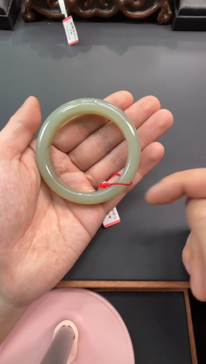 【闪购商品】和田玉手镯未镶嵌且末微色差近矿54