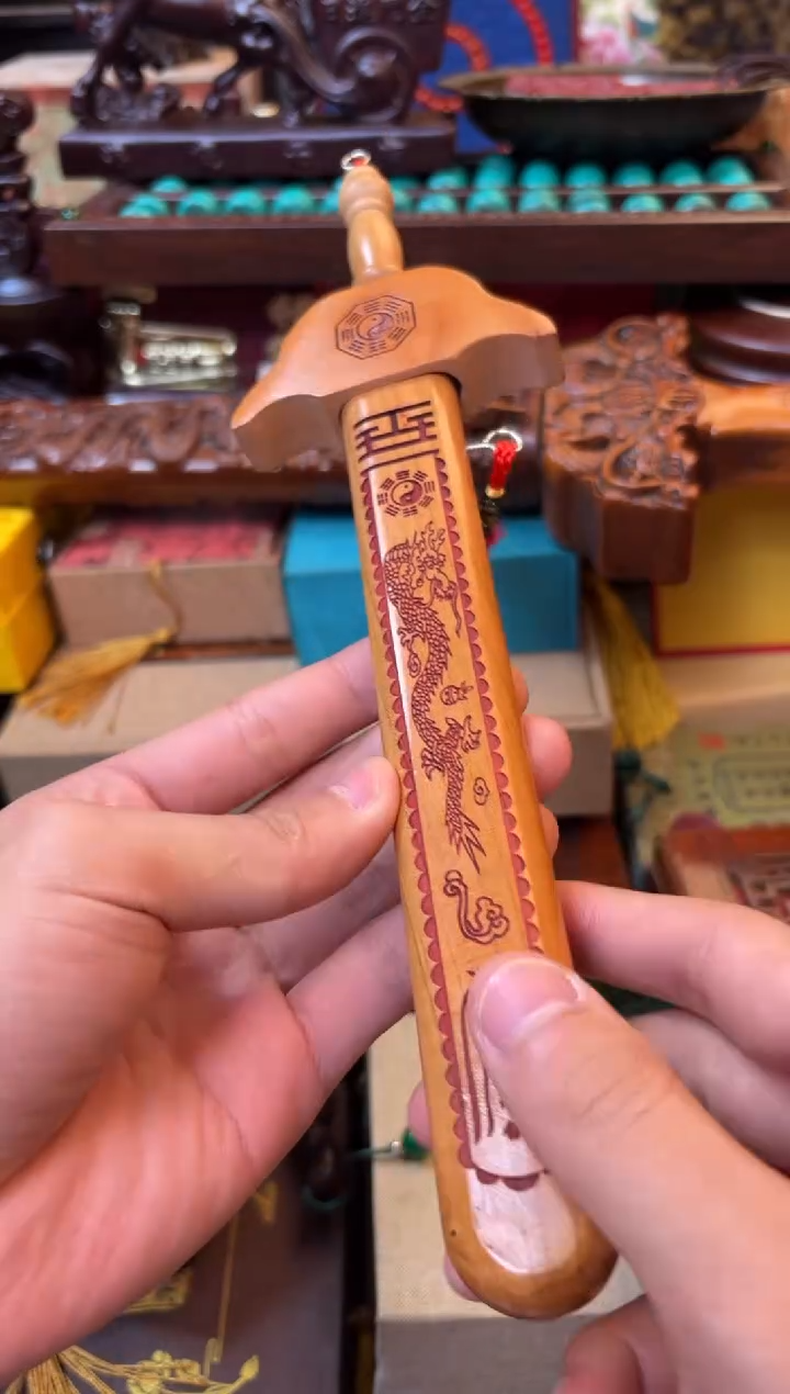 木--------瓷--------小桃木剑