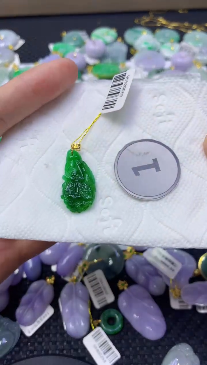 颈饰18K金镶嵌翡翠天然缅甸翡翠A货