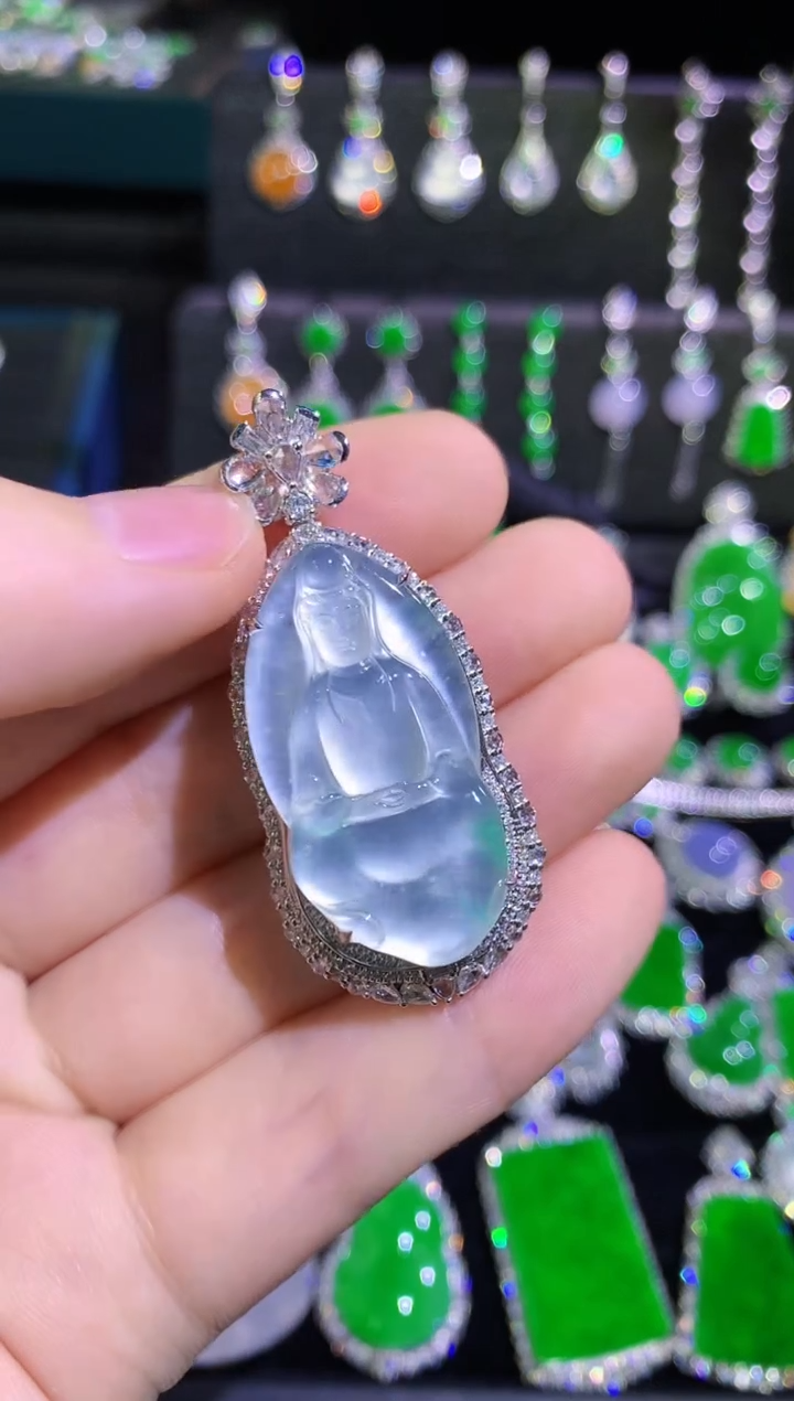 吊坠(不含链)18K金镶嵌翡翠星**海玻璃种观音分笔