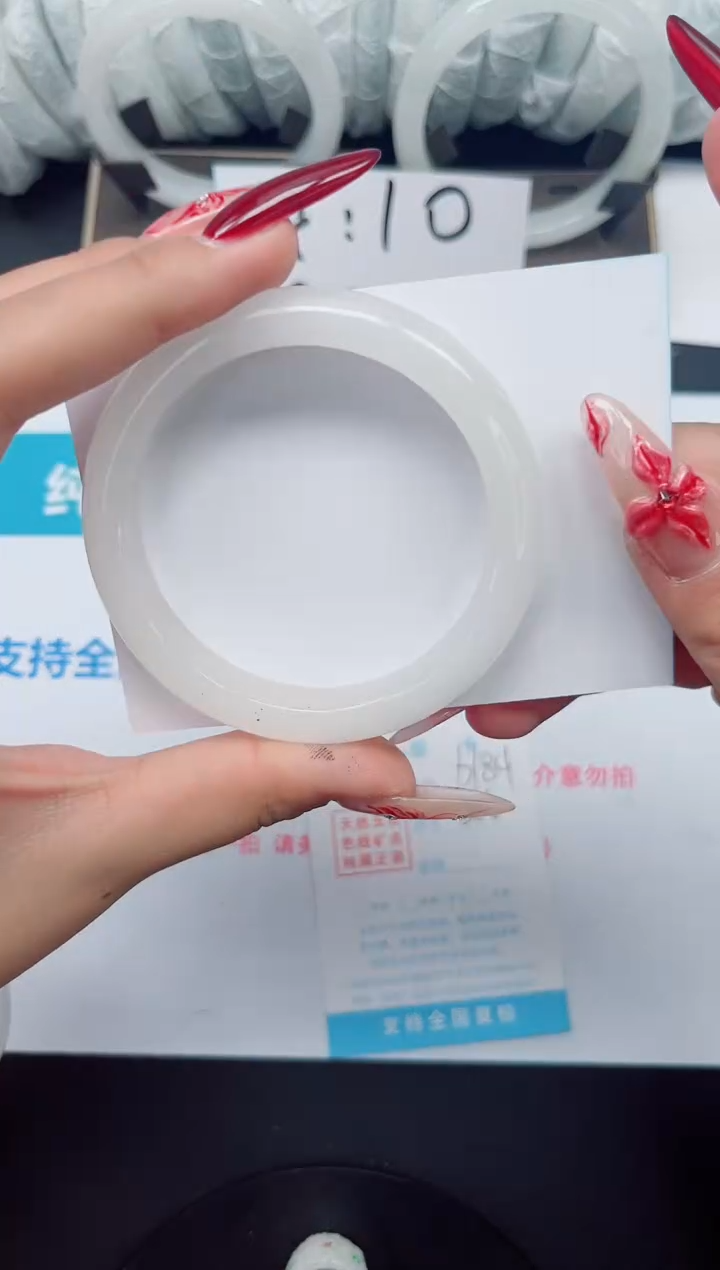 【闪购商品】石英质玉手镯未镶嵌b184