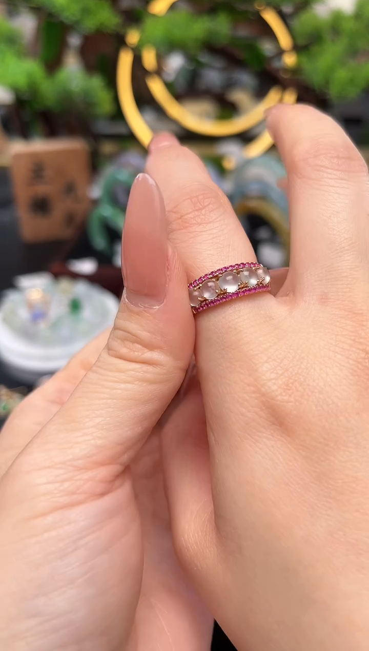 18K金镶嵌戒指翡翠戒指