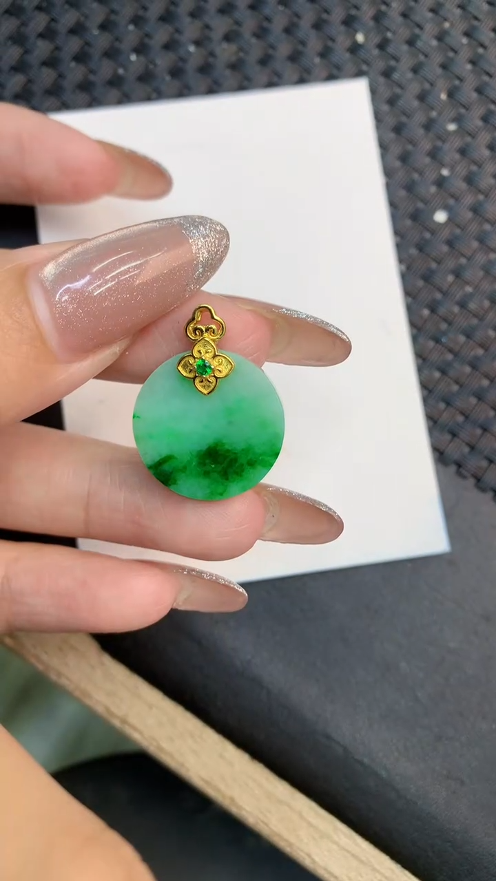 颈饰未镶嵌翡翠1