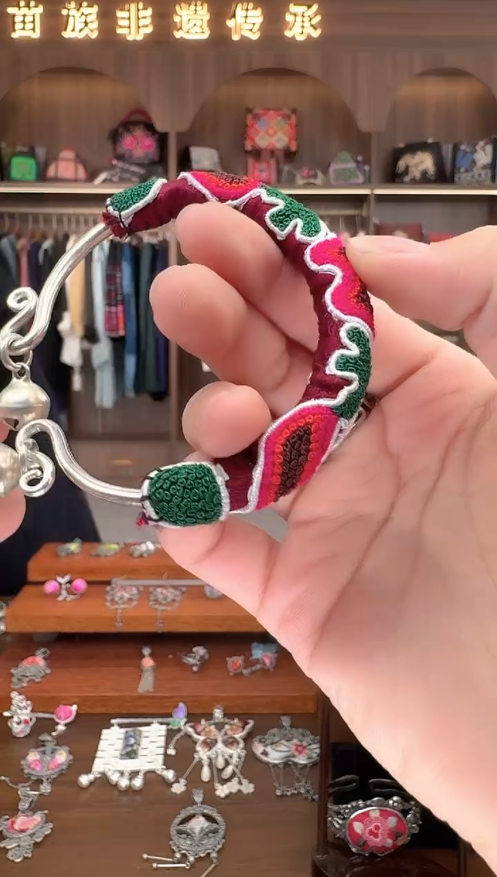 【闪购商品】织绣扶光苗绣传承116