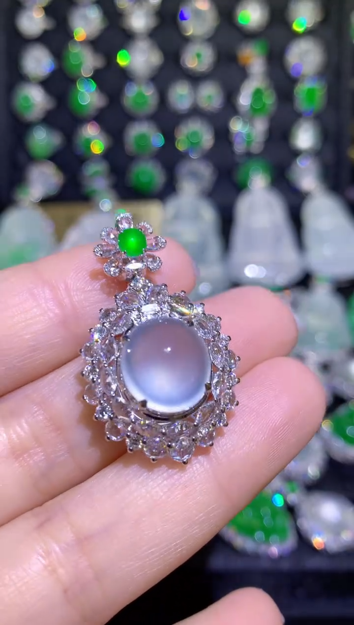 【闪购商品】翡翠颈饰18K金镶嵌玻璃种蛋面不封底