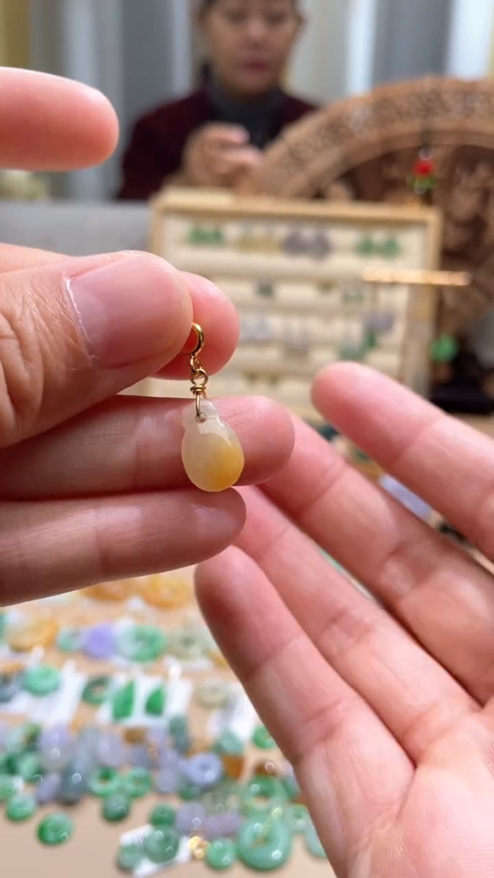 【闪购商品】翡翠颈饰未镶嵌滴流