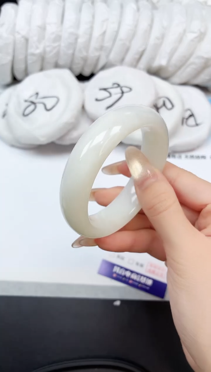 和田玉手镯未镶嵌25K205-55