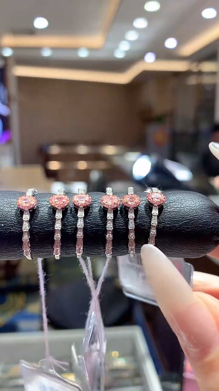 【闪购商品】钻石戒指18K金镶嵌钻石戒指多样性发一