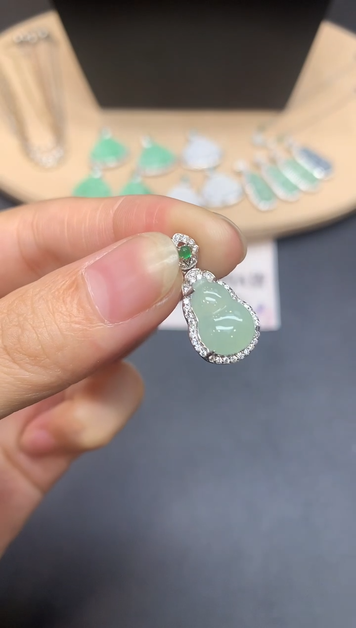 【闪购商品】翡翠吊坠(不含链)银S925镶嵌葫芦【多样性发其一】