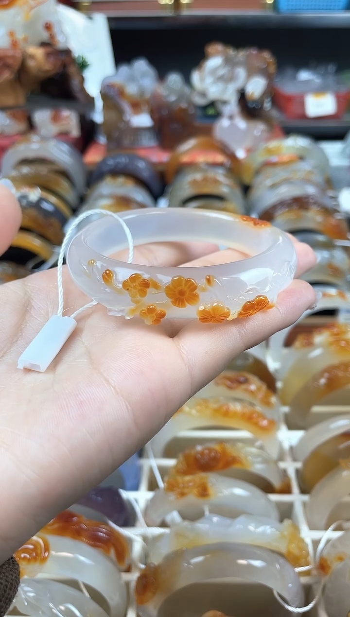 手镯玛瑙/玉髓未镶嵌梅花手镯