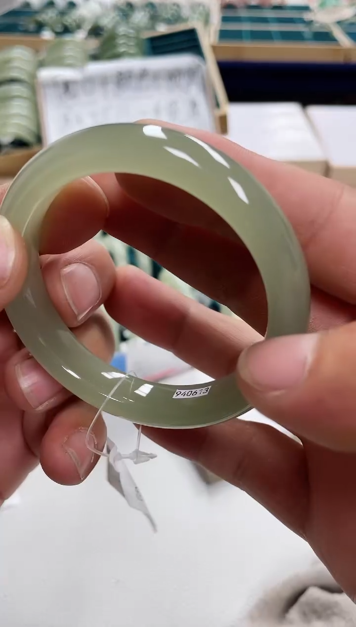 未镶嵌手镯和田玉一****哒和田玉手镯40G