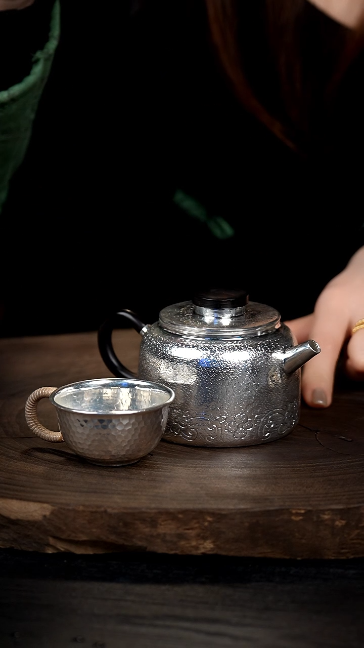 【闪购商品】手工锤纹汉瓦银壶+配1个银杯