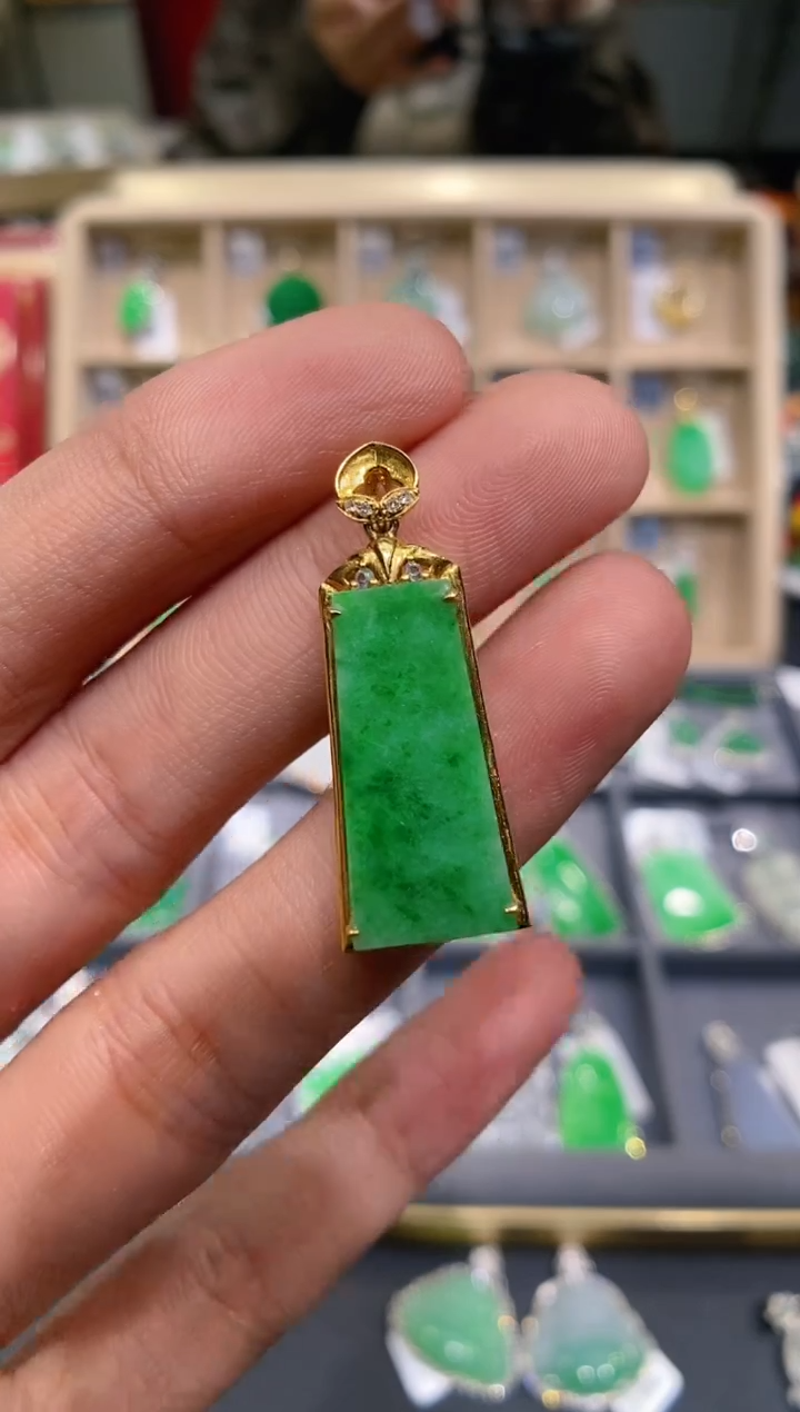 【闪购商品】翡翠吊坠(不含链)18K金镶嵌无事牌