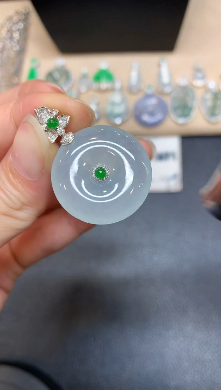 【闪购商品】翡翠颈饰18K金镶嵌【无服务费