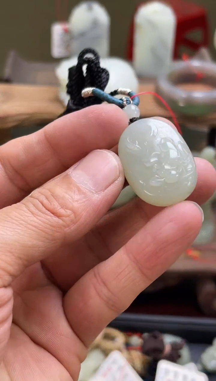 【闪购商品】和田玉未镶嵌吊坠且末青白 花开富贵9007732