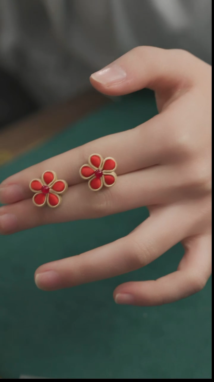 刺绣湘传礼盘扣耳饰