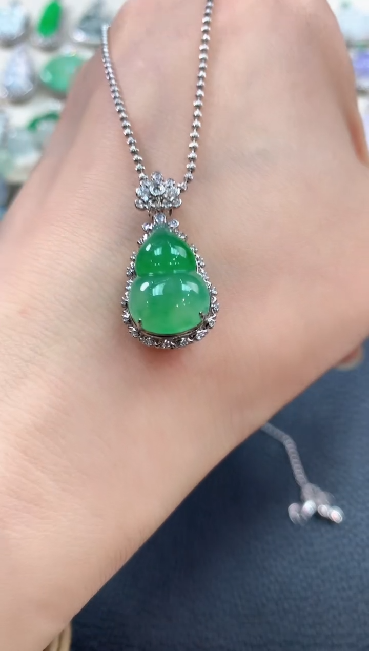 【闪购商品】翡翠吊坠(不含链)18K金镶嵌b84       