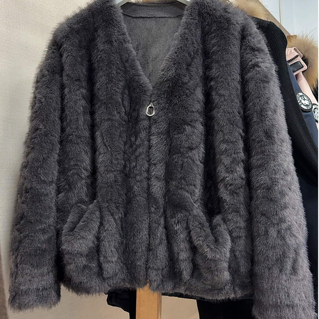 人造皮草 【环保皮草】V领短款轻奢感保暖宽松毛绒软糯外套11522