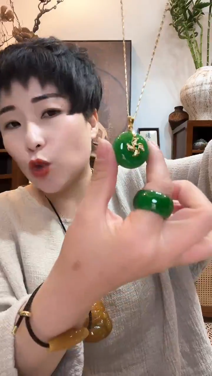 吊坠(赠链)未镶嵌翡翠934