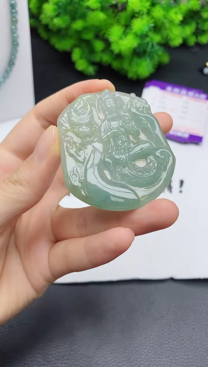 颈饰未镶嵌翡翠 