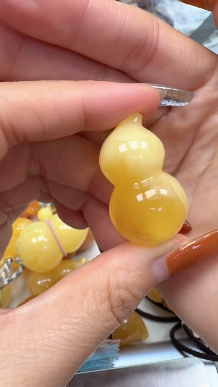 裸石琥珀未镶嵌如图