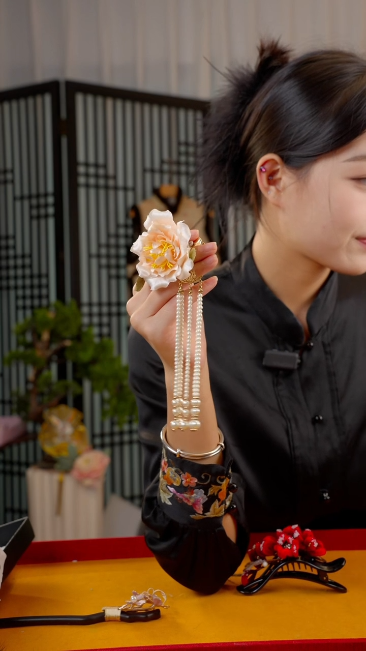 刺绣非遗绒花手工饰品