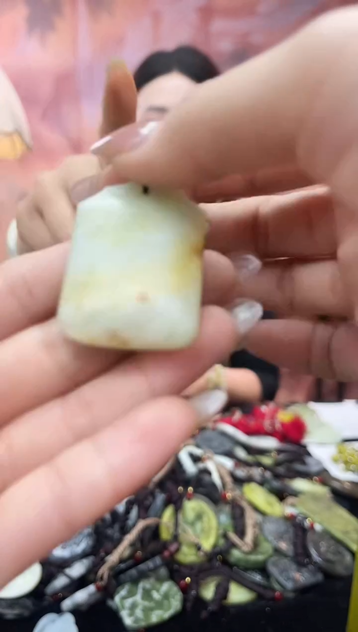 未镶嵌岫玉吊坠·