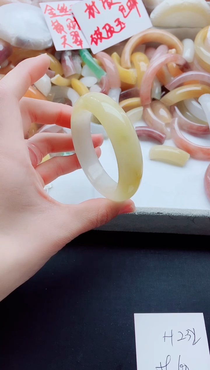 【闪购商品】石英质玉手镯未镶嵌H232-59-60