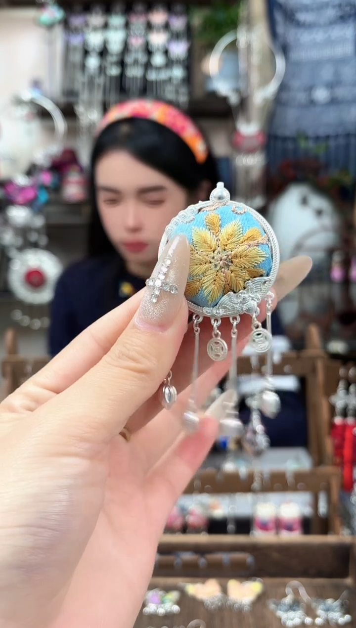 织绣民族风非遗老绣饰品390