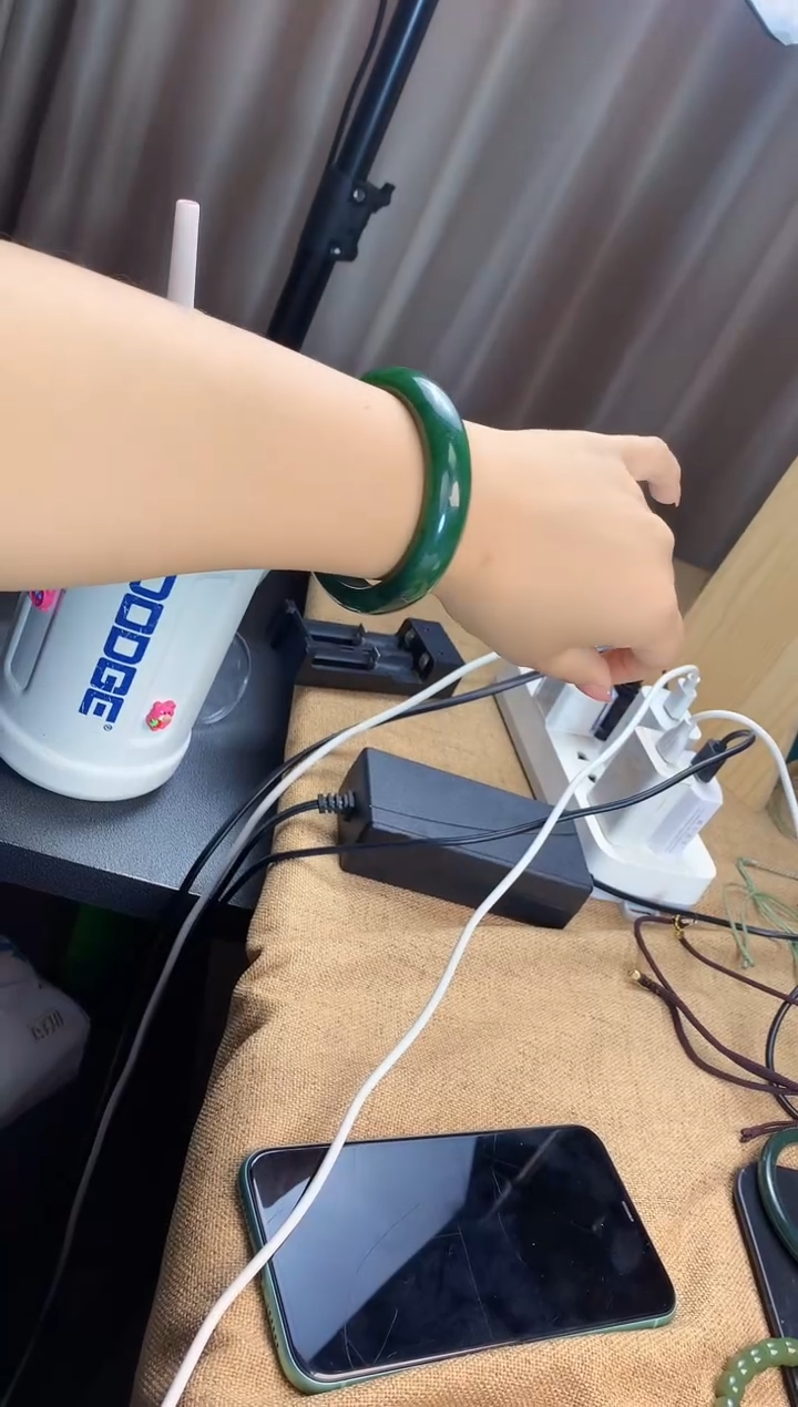 【闪购商品】和田玉手镯未镶嵌1