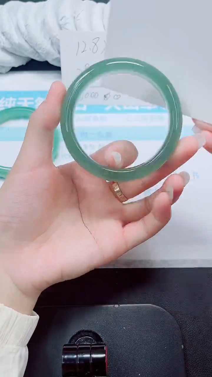 石英质玉手镯未镶嵌53/58