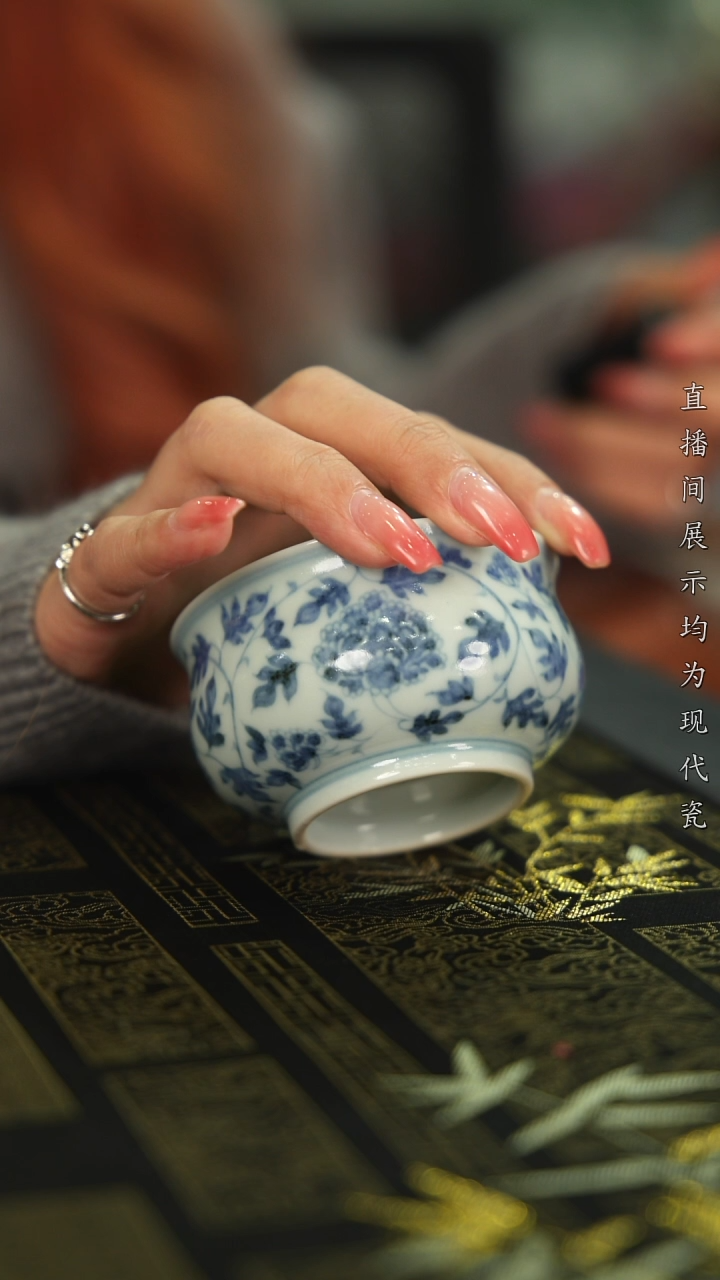 杯子瓷青*仿洪武牡丹炉式杯