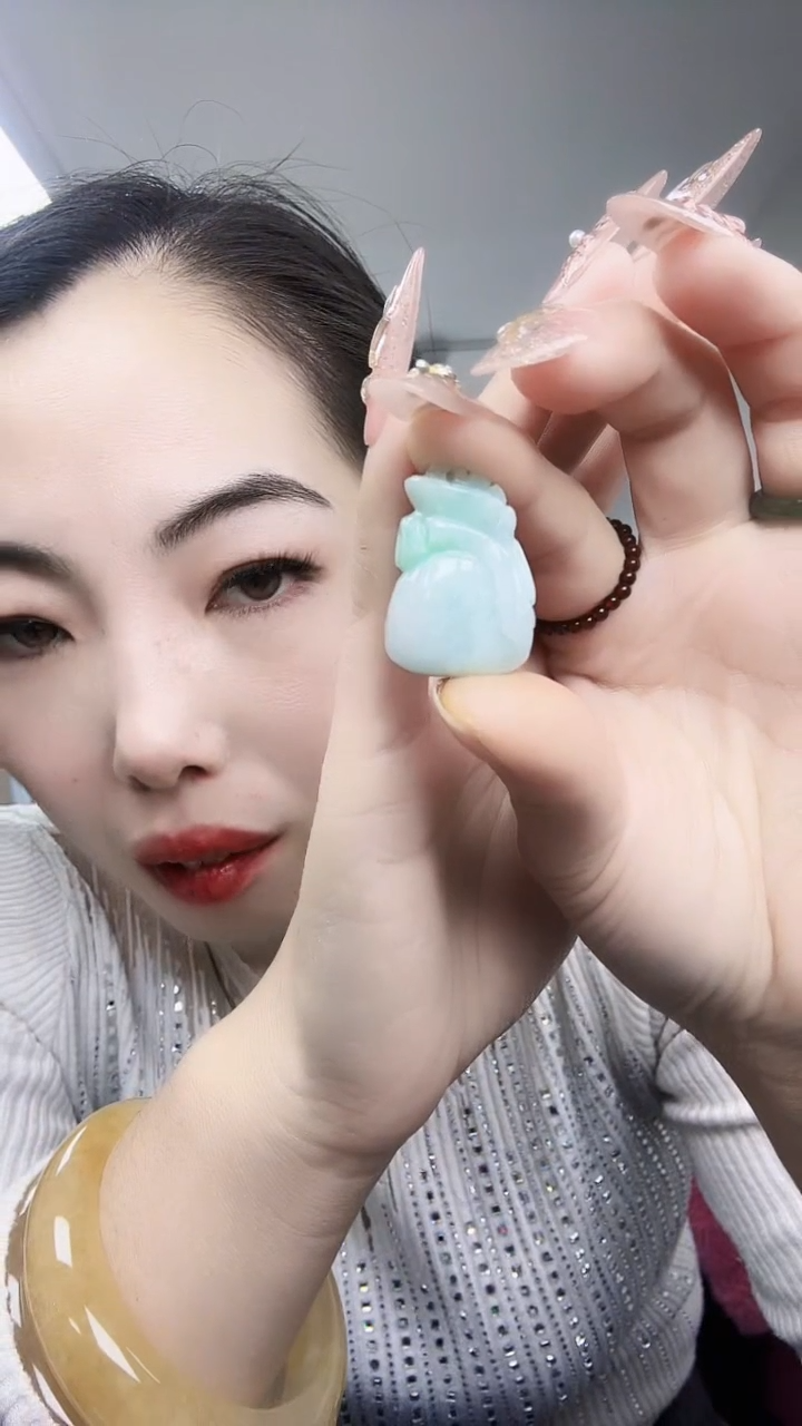 【闪购商品】翡翠颈饰未镶嵌钱袋子