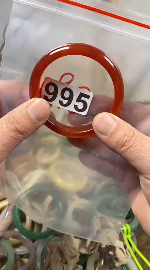 【闪购商品】石英质玉手镯未镶嵌58