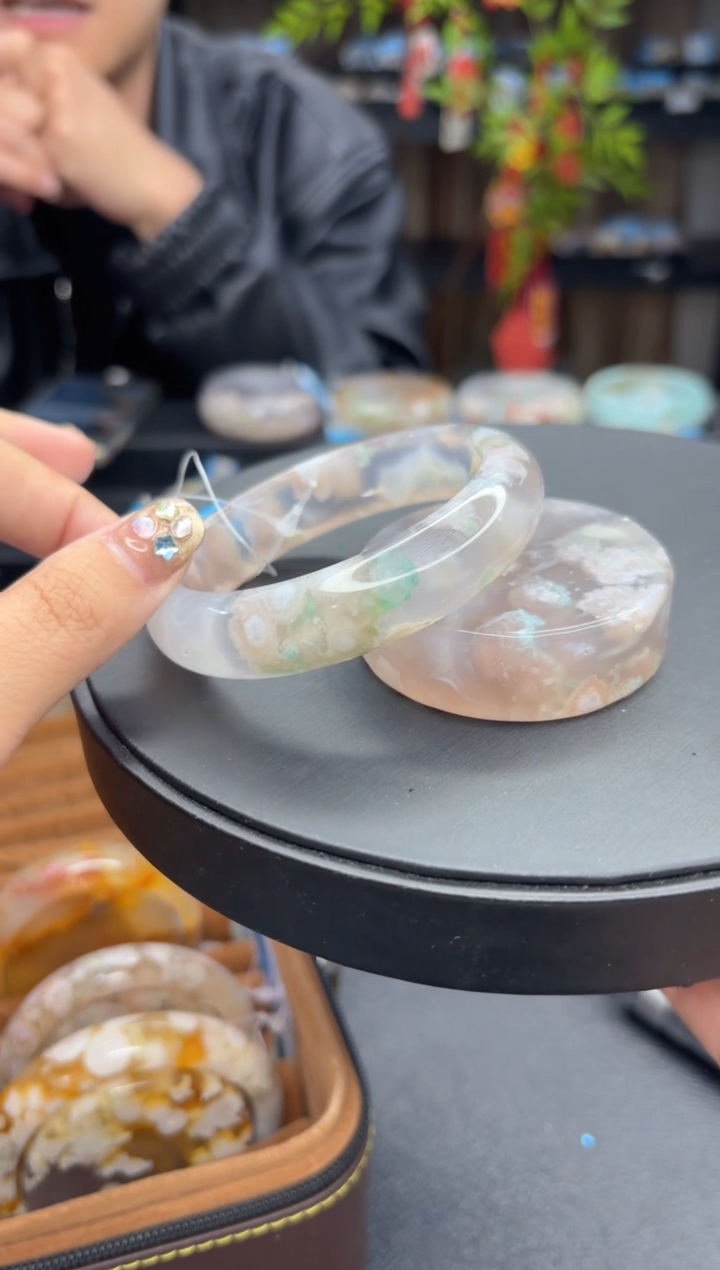【闪购商品】石英质玉手镯未镶嵌245（58圈赠送镯心）