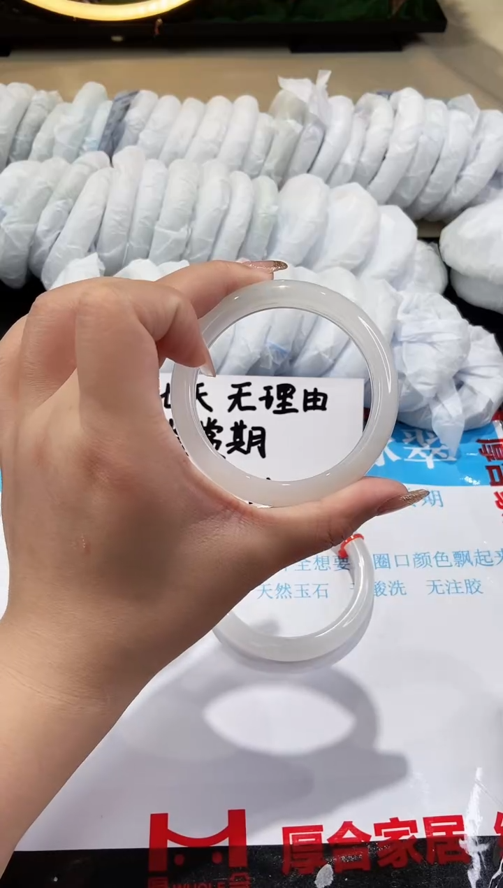 【闪购商品】石英质玉手镯未镶嵌168-56.4