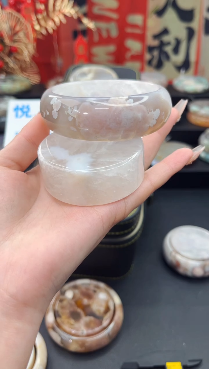 【闪购商品】石英质玉手镯未镶嵌赠送镯心（61圈口）无证书