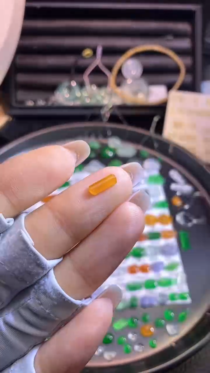 翡翠挂件未镶嵌珠子