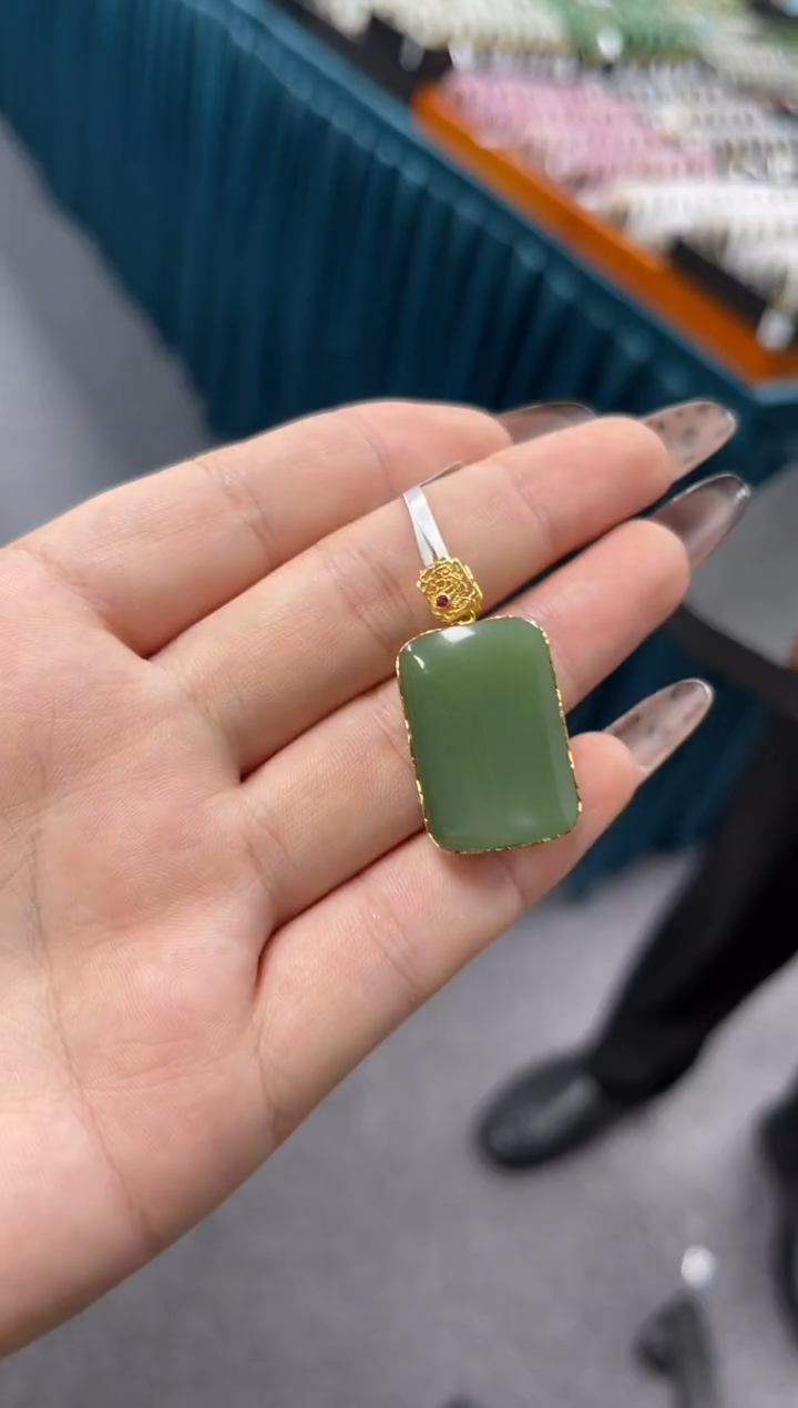 【闪购商品】和田玉吊坠18K金镶嵌一个