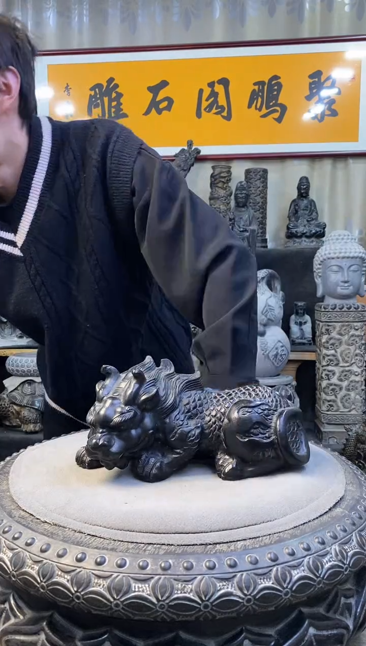 石材长30公分卧姿貔貅双角