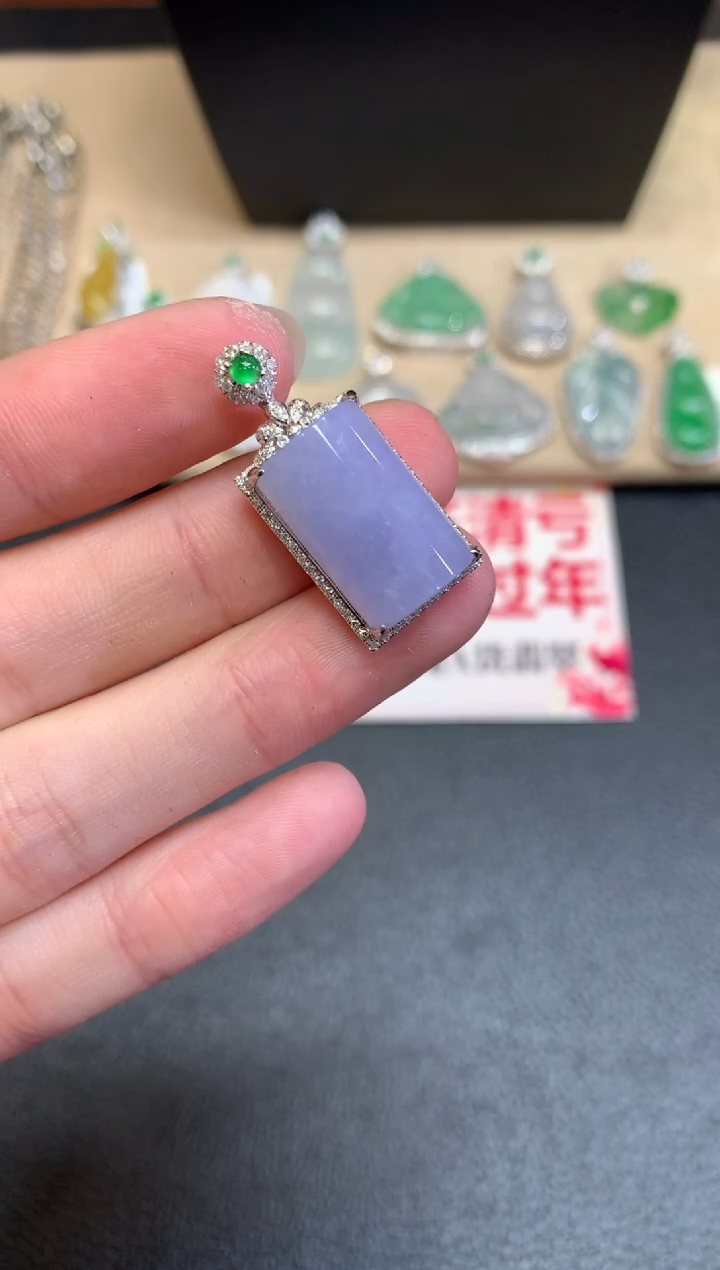 【闪购商品】翡翠颈饰18K金镶嵌无事牌【无服务费】