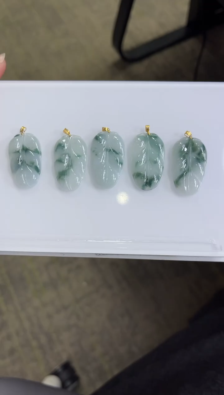 【闪购商品】翡翠颈饰18K金镶嵌V40多样性发一件/配绳子