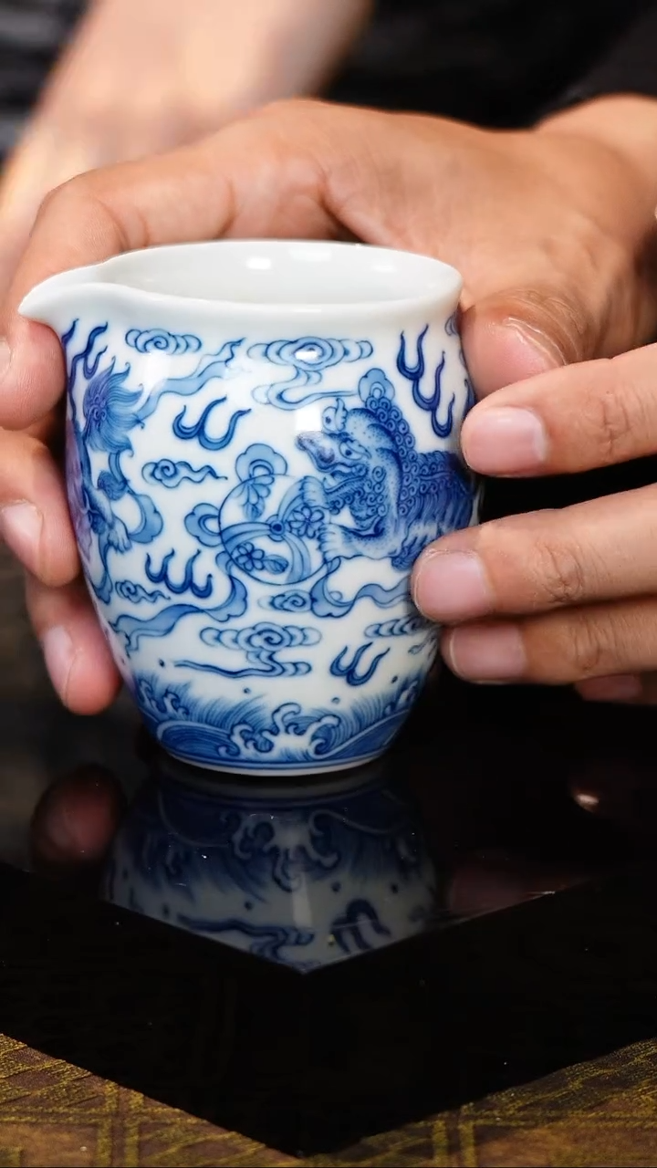 明珠堂-柴窑-狮子绣球公道杯