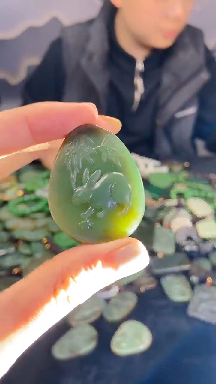 颈饰未镶嵌和田玉1